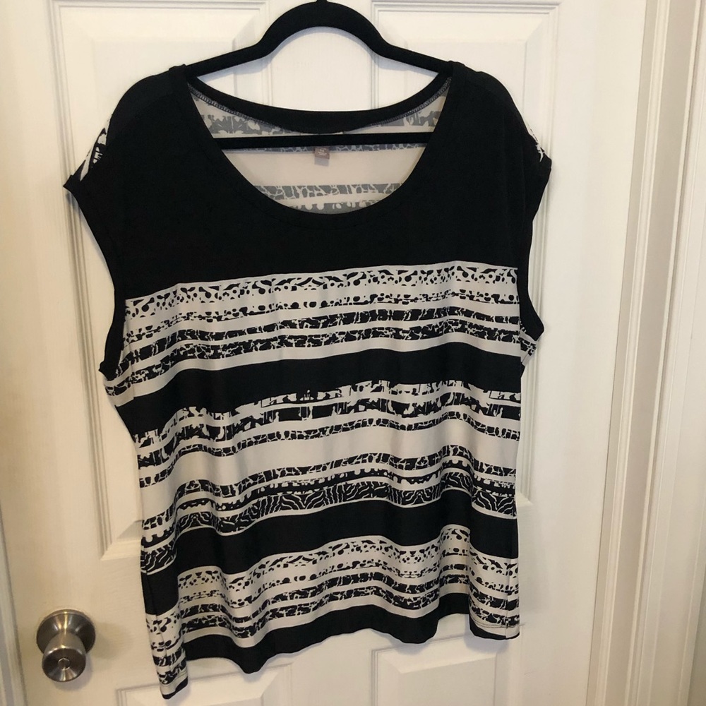 Roz & Ali. Sleeveless top. Size 2X.